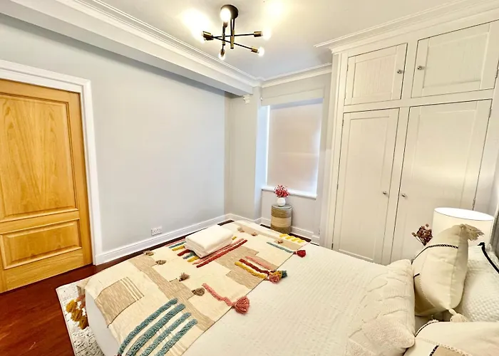 Hyde Park One Bedroom Apartment