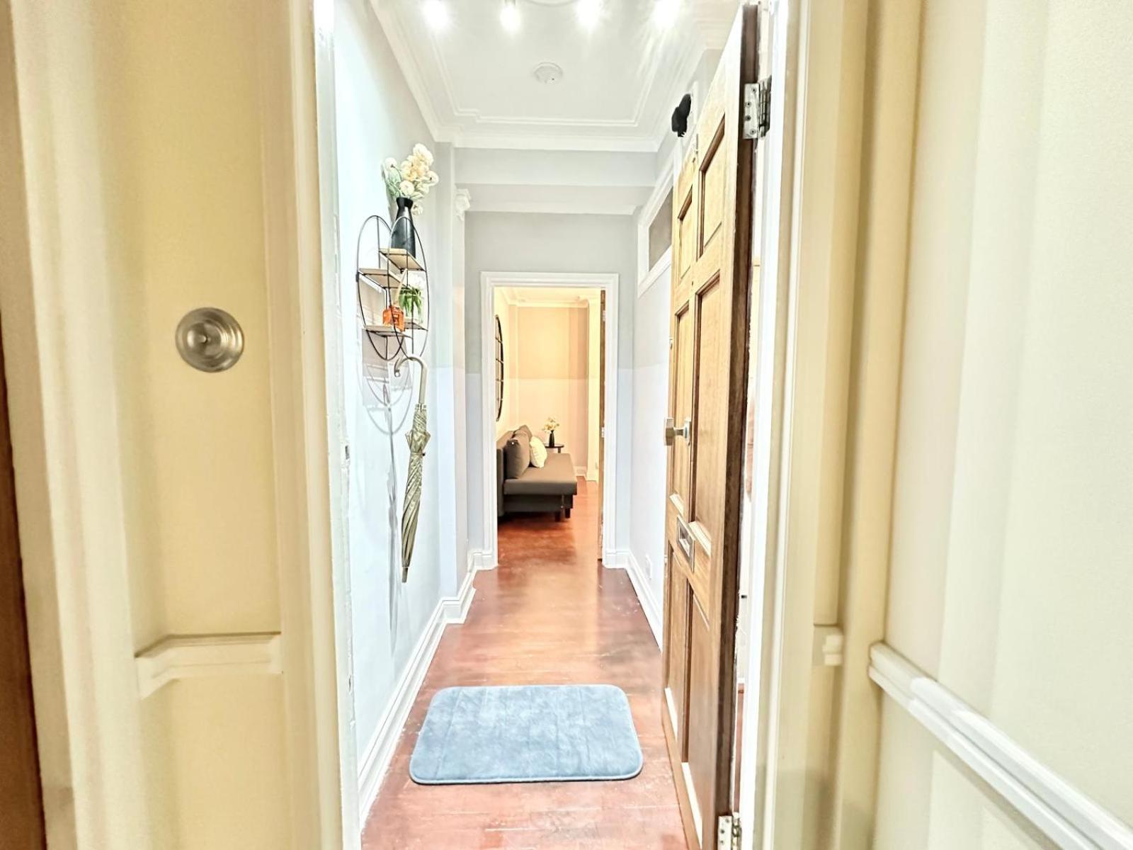 Hyde Park One Bedroom Apartment *