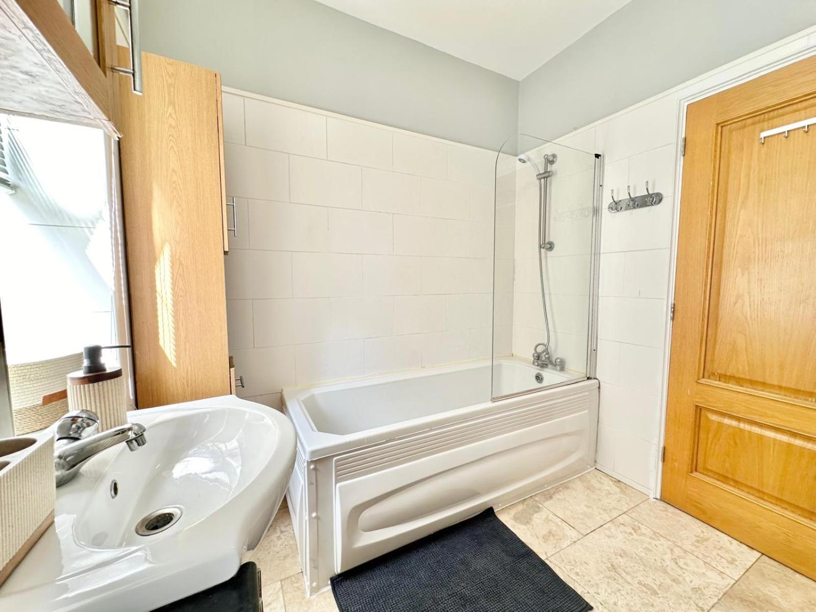 Hyde Park One Bedroom Apartment London