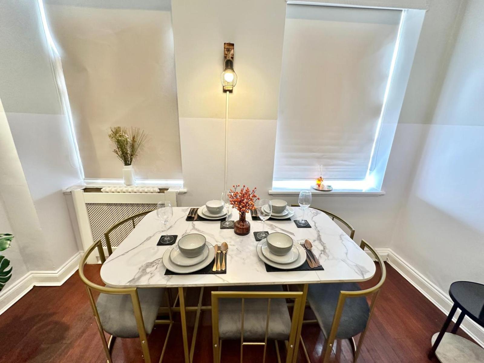 Hyde Park One Bedroom Apartment *